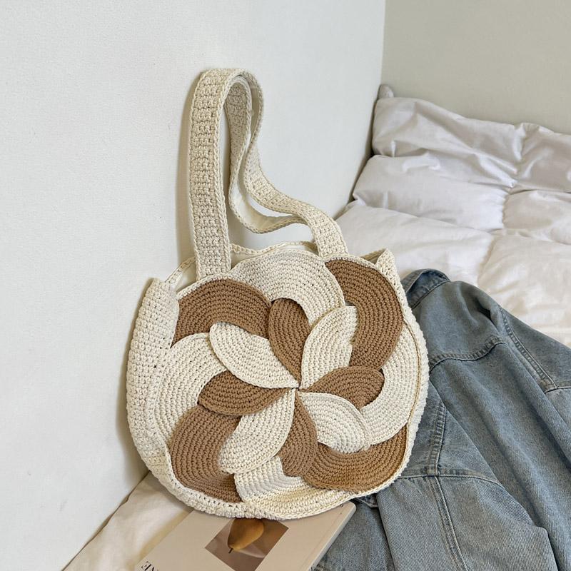 Women's Boho Crochet Round Bag Handwoven Floral Tote Bag Large Capacity Shoulder Bag for Beach Travel Daily Bohemian Style
