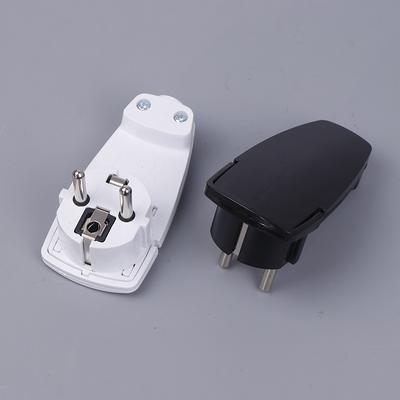Extra flacher Stecker 250 V (16 A) Weißer Steckdosenadapter mit Klappgriff und Kabelknickschutz, europäischer Standard