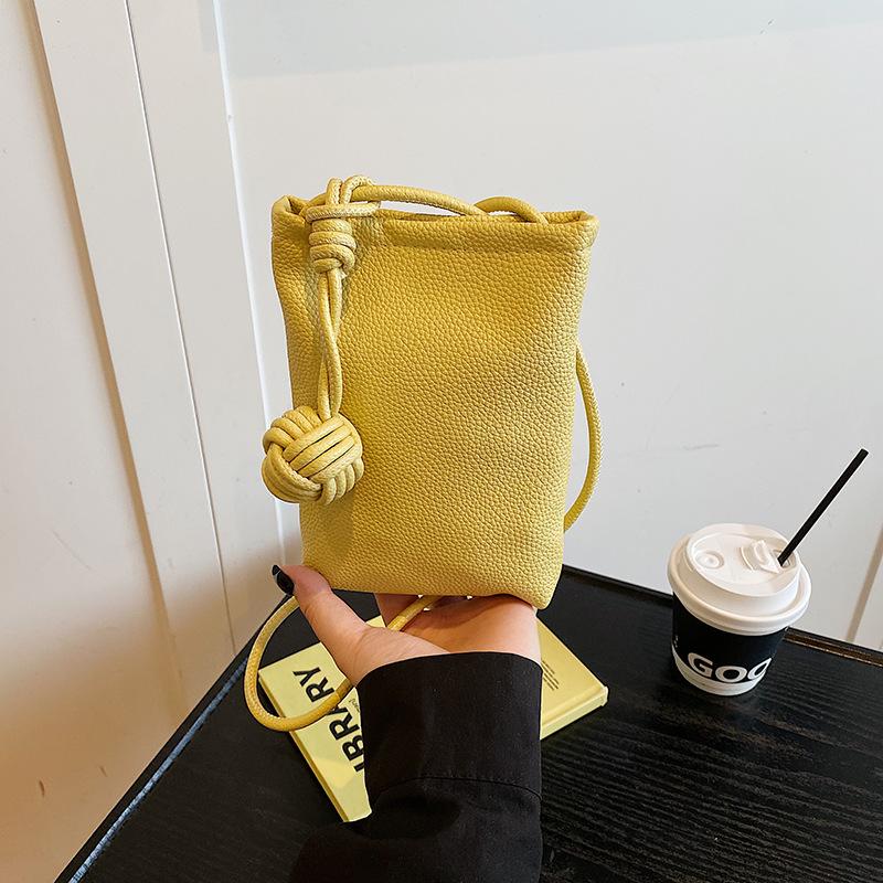 

High-value foreign-style mobile phone bag female messenger 2025 new summer mini small bag walking fashionable shoulder bag жовтий
