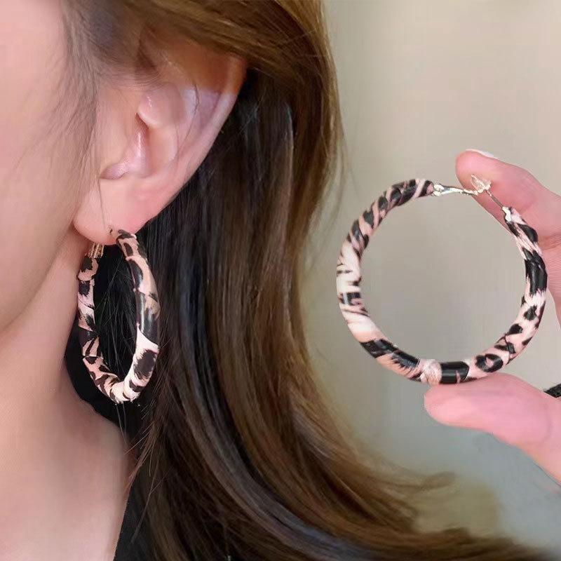 Tide And Cool Leopardenmuster Lederohrringe, High-End Leichter Luxus Nischenohrringe, 925 Silbernadel Ohrringe, Schmuck.