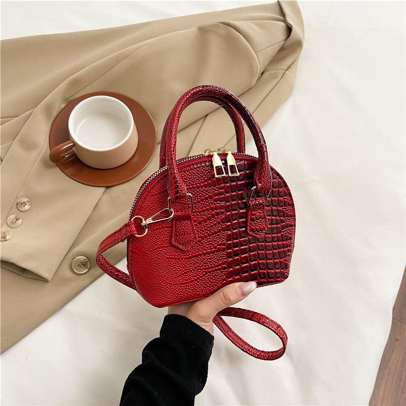 

Сумка жіноча 2025 літо нова мода візерунок крокодила сумка через плече месенджер нішевий дизайн портативна ретро сумка-мушля червоний