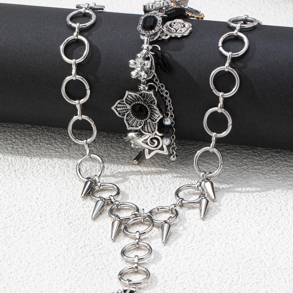 New self-developed cold wind jewelry buckle alloy clavicle chain rivet tassel removable