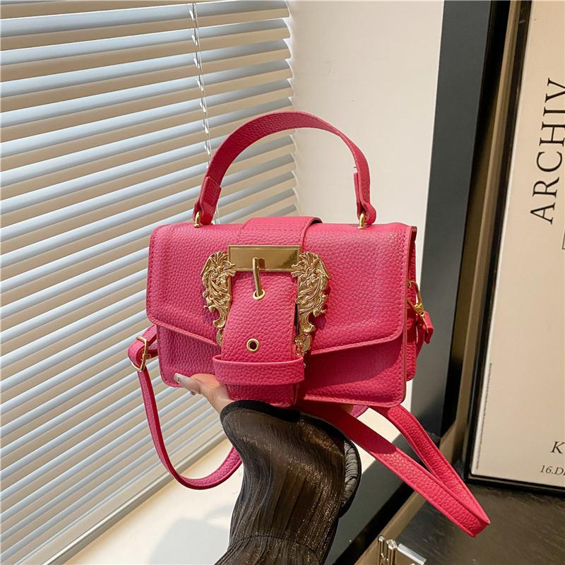 

Fashion temperament Fashion lock Portable small square bag Textured women s bag New autumn shoulder messenger bag розы красного