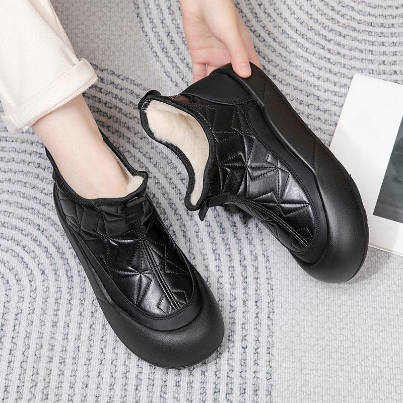 Winter Women's Cotton Boots Casual Slip-On Snow Boots with Fleece Lining and Anti-Slip Design