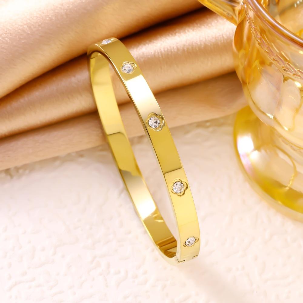 Modisches Zirkon-Kleeblatt-Armband, vakuumvergoldet, 18 Karat Gold, Damen, 2026