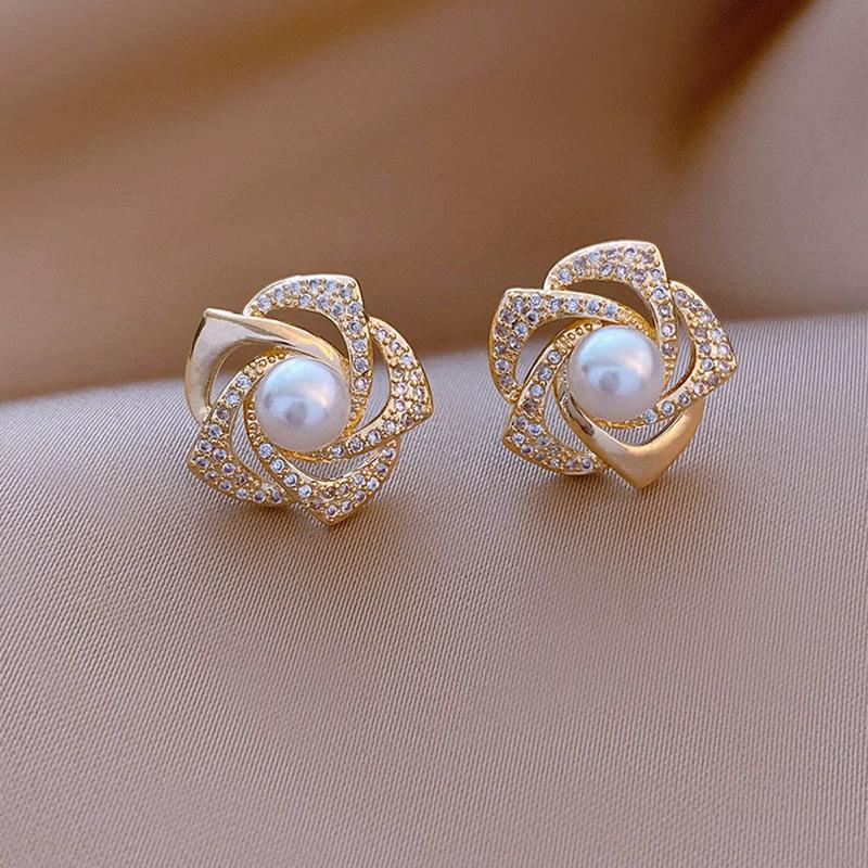 European & American Light Luxury Silver C-Shaped Geometric Hoop Earrings золотой