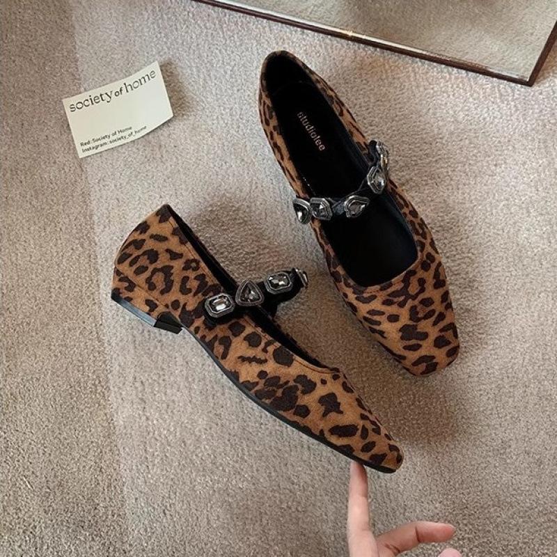 

Туфли темперамент маленькая квадратная голова любовь леопардовый принт бриллиантовый ремень Мэри Джейн одинарные туфли женщины 40 цветной печати леопарда