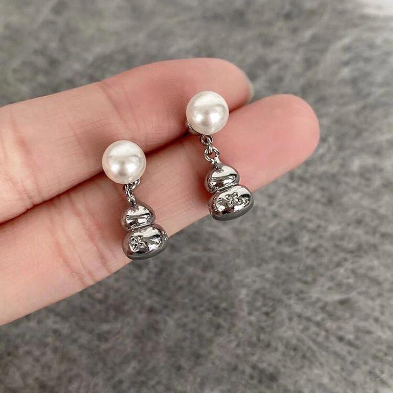 

S925 Silver New Chinese Style Pearl Gourd Stud Earrings Fancy Accessible Luxury Minority Design Earrings Female Gentle Elegant Earrings Pair of Pearl gourd earrings
