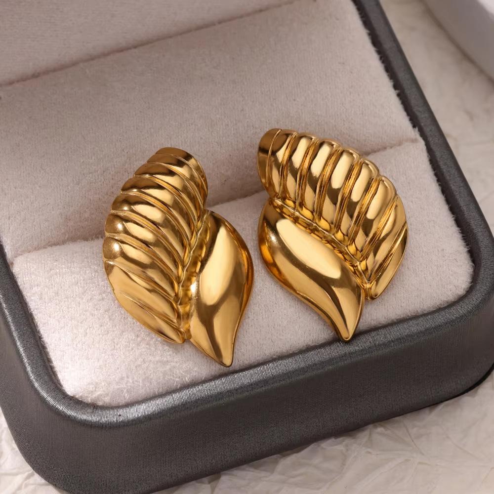 Farberhaltende Titanstahl-Blume mit Perlen eingelegt Ohrringe übertriebener Schmuck Blütenblatt-Schmuck Schmuck im Retro-Stil Charge