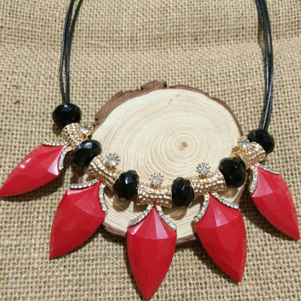 Water Drop Leather Rope Necklace Short Sweater Chain Pendant Women'S Accessories Ornament Rhinestone Collarbone Chain