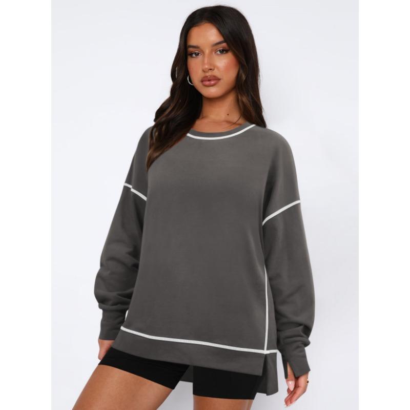 Женский контрастный пуловер свободного кроя с длинными рукавами с разрезами — фото 8