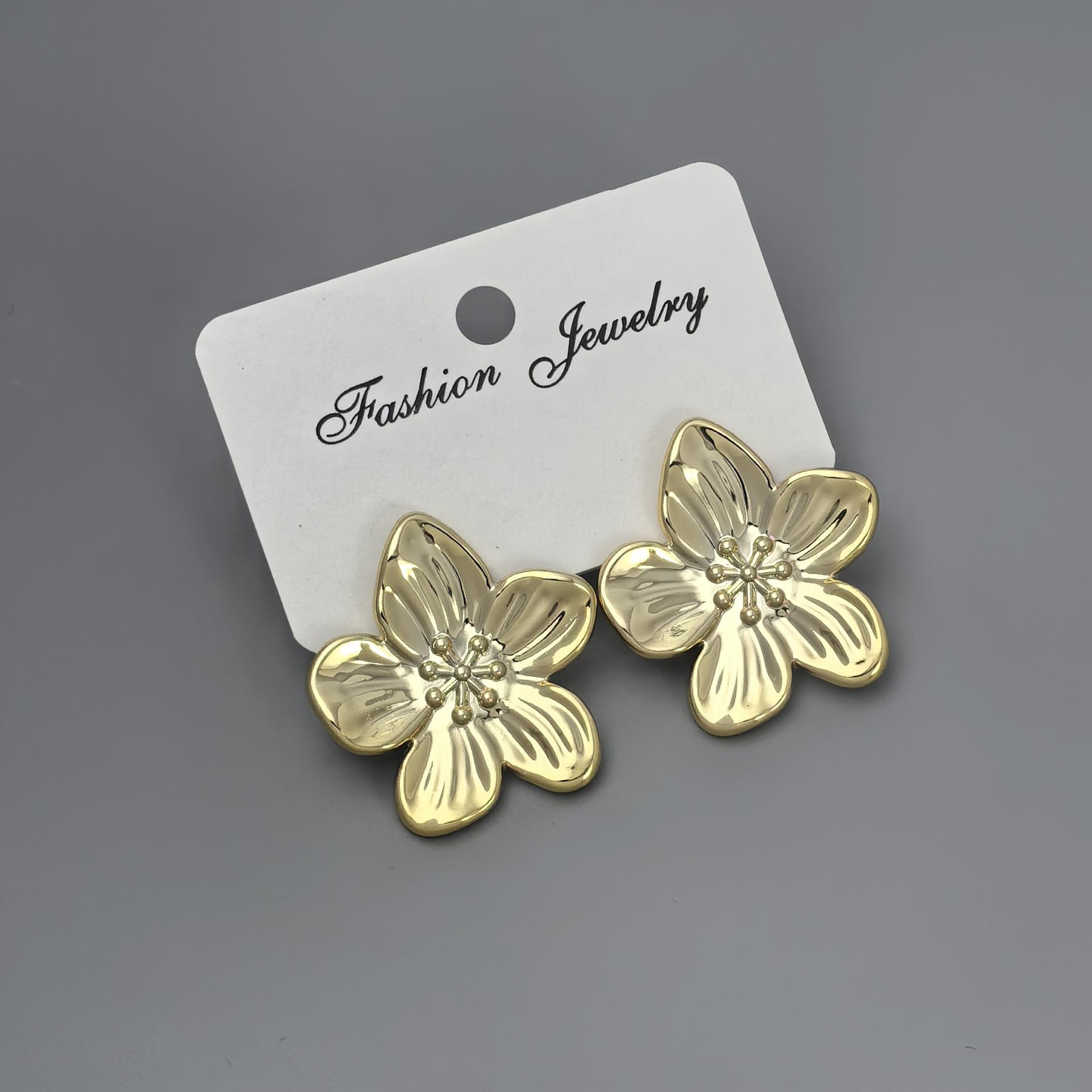 

Imitation Five Pearls Flowers Stud Earrings for Women Korean Exquisite Simple Peach Brincos Zircon Christmas Gift