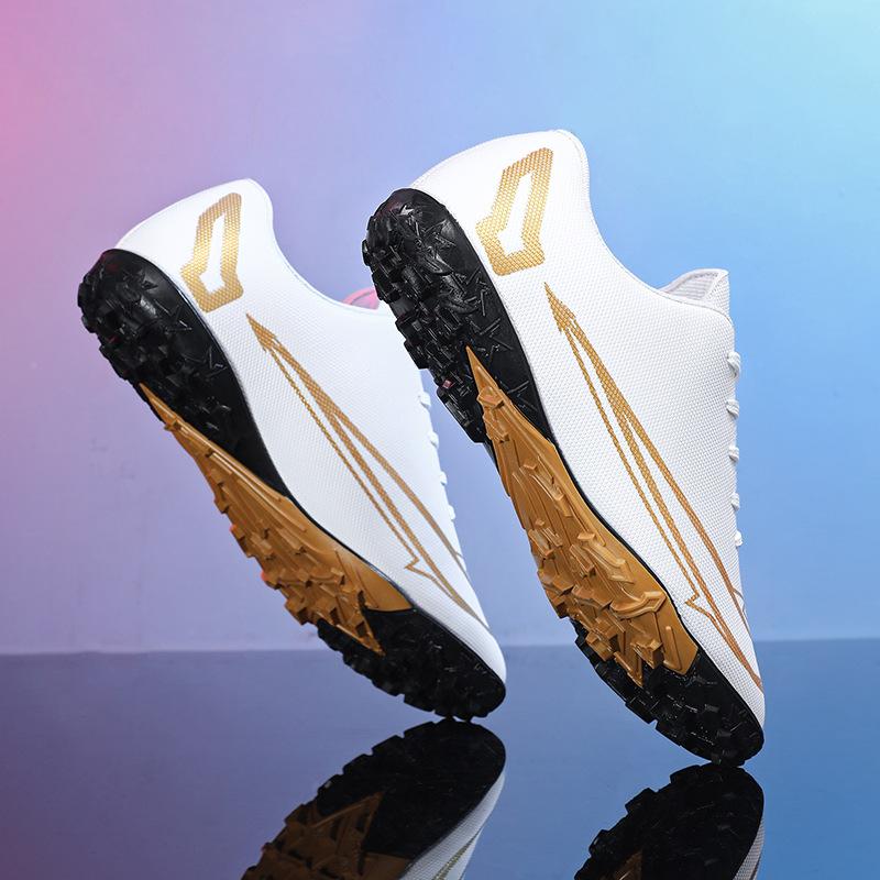 

Новые футбольные бутсы с длинными шипами мужские низкие для искусственного газона с ломаными шипами молодежные студенческие спортивные туфли тренировочные туфли 45