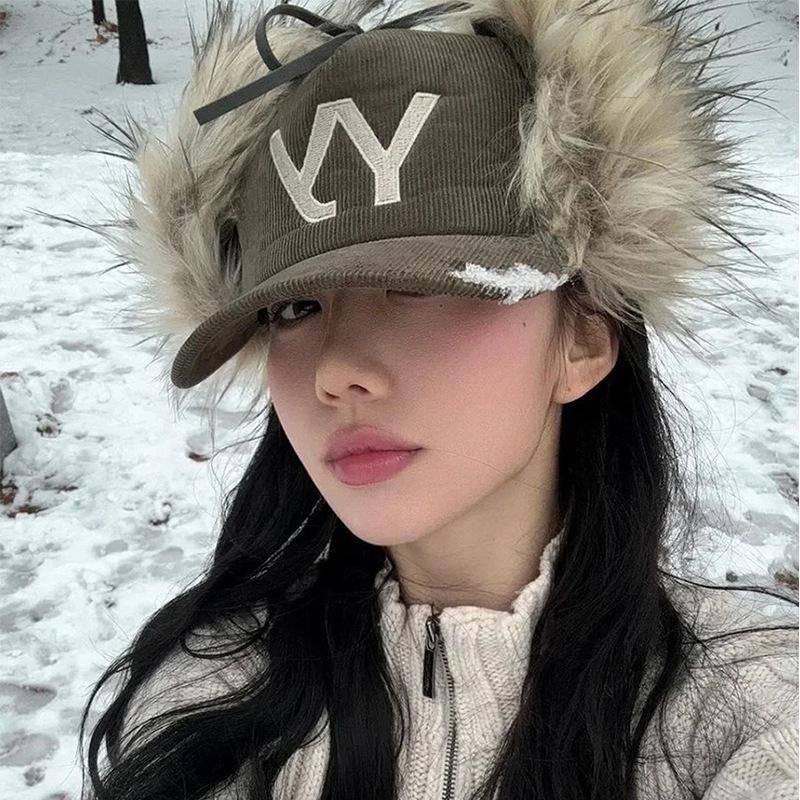 

Осень и зима новая кепка с вышивкой букв, из искусственного меха, повседневная, плюшевая, с защитой ушей, вельветовая, утолщенная бейсболка женская M（56-58cm）