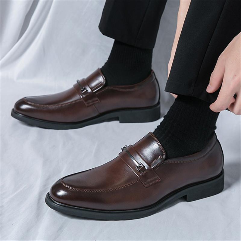 Designer New British Gentleman Brown Black Business Casual Shoes For Men Formal Wedding Dress Homecoming Footwear Zapatos Hombre