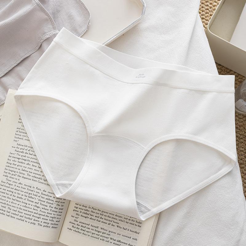 

Женские весенне-осенние хлопковые трусики со средней посадкой и антибактериальной ластовицей 10A L белый