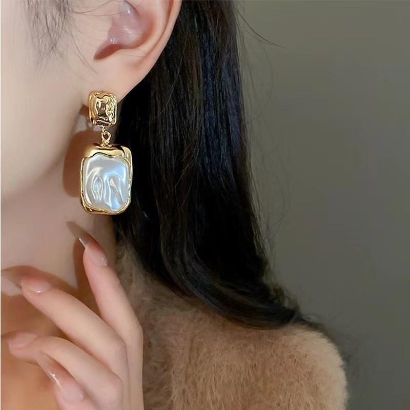 French Retro Baroque Pearl Geometric Pendant Earrings - Luxurious Cross-Border Ear Jewelry