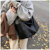 Large-capacity bag women's autumn and winter new versatile simple shoulder messenger bag casual commuter tote bag