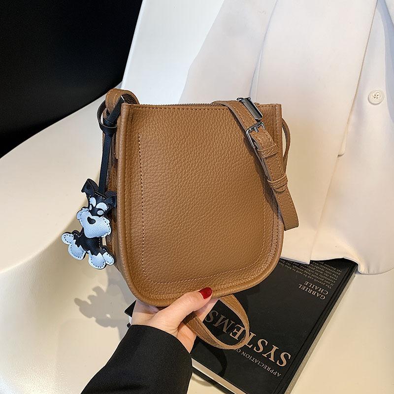 Puppy Pendant Women's Bag New Popular Simple and Versatile Fashion Texture Shoulder Portable Bucket Bag