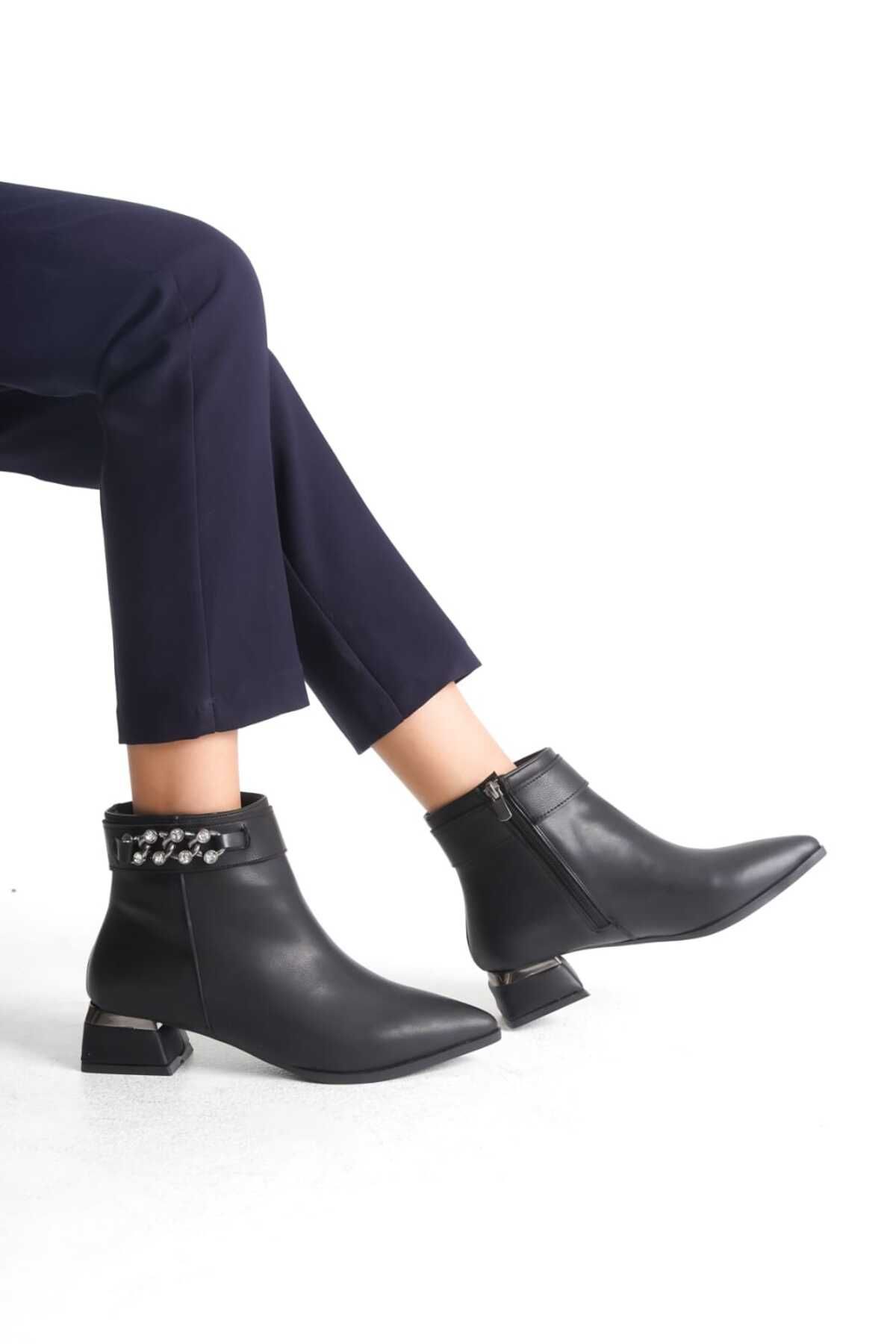 

Women Modern Stylish Fashion Women Pointed Toe Heels Side Stone Buckle 36