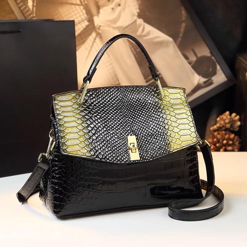 2024 Crocodile Pattern Patent Leather Women's Accordion Shoulder Bag - Fashionable, High-End Design