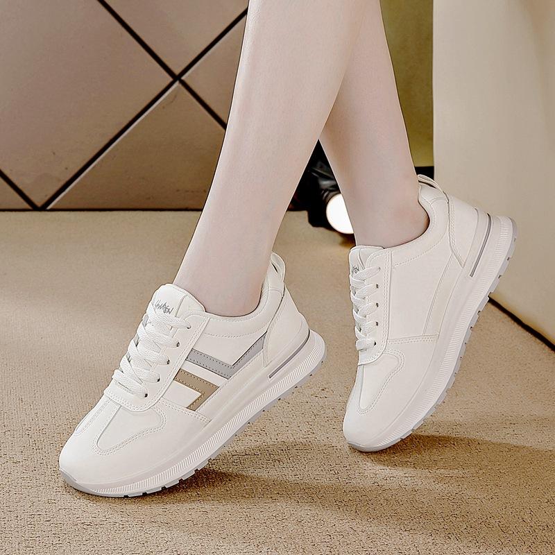 Large size white shoes women's 2025 spring and autumn new breathable and lightweight soft-soled sports shoes thick-soled versatile explosive casual s