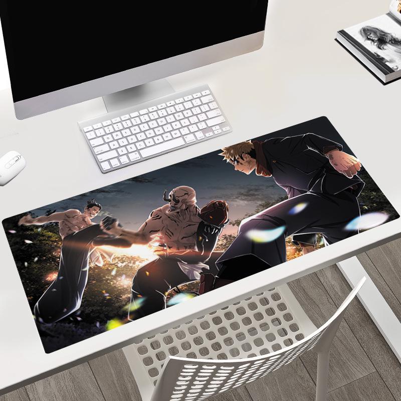 Tapis de bureau Jujutsu Kaisen 40x90x0.3CM avec les personnages Gojo, Yuji et Megumi.