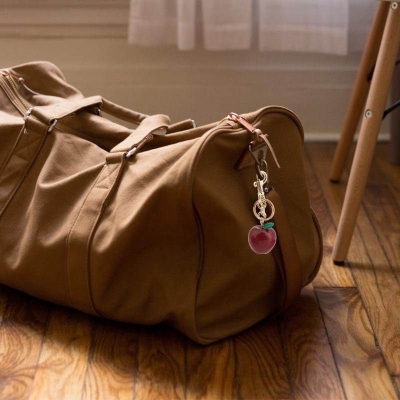 Stylish Apples Keychain Car Accessory Sophisticated Handbag Embellishment Alloy Texture Present for Fashion Enthusiasts