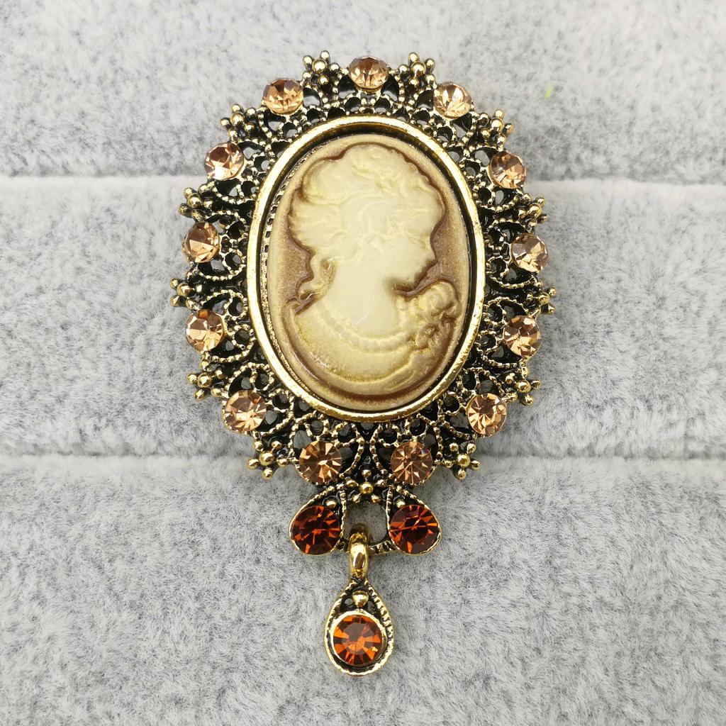 Vintage Victorian Cameo Elegant Queen Head Portrait Brooch For Women Antique Wedding Bridal Bouquet Clothing Jewelry Gifts