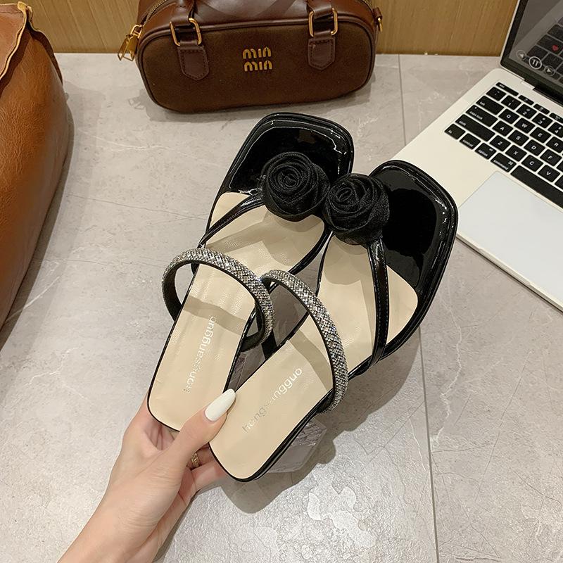 Internet celebrities retro woven baotou half drag women wear 2025 summer new French hollow breathable flat bottom cool slippers