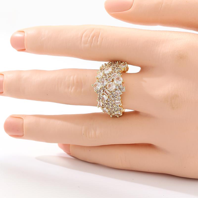 Dazzling Inlaid White CZ Women's Ring Trendy Gold Color Geometry Daily Wear Party Jewelry Anniversary Gift