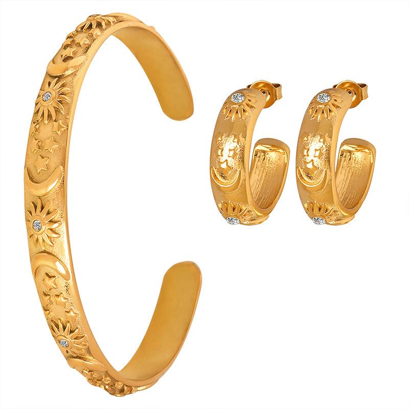 French Court Style Does Not Fade, Elegant Temperament Style, Niche Fashion Bracelet Relief Three-dimensional Earring Set