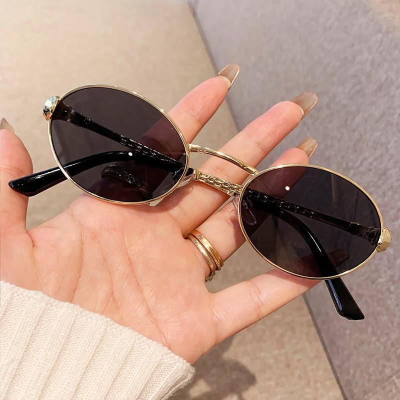 Metalowe owalne okulary przeciwsłoneczne dla mężczyzn i kobiet Ochrona przeciwsłoneczna UV400 Stylowy dodatek podróżny