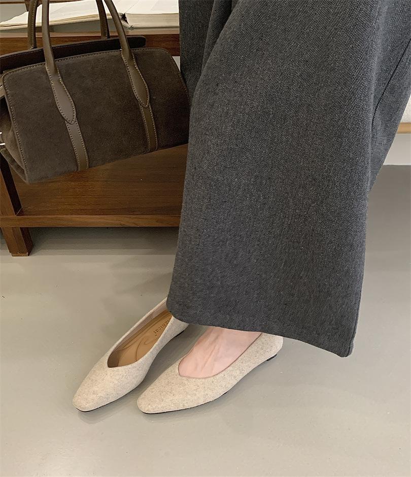 

French flat-bottomed black commuter single shoes women s shoes square head simple and versatile retro ladyshoes 39 абрикосовий