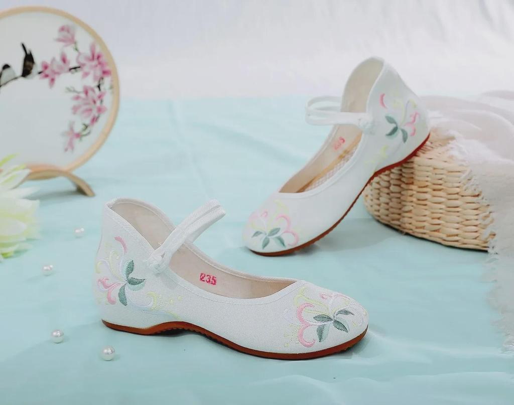 Zapatos de Tacón Bordados Inspirados en Hanfu Qianzi 2024 Primavera/Verano para Mujer