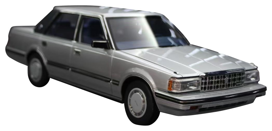 

Freestyle XiaoGuang Model Scale Toyota Crown MS122 Silver Finished Product 1/18 (Blue Interior) 8250613S-1