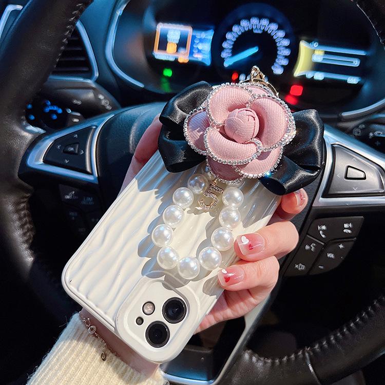 Elegant Camellia Keychain with Pearl Chain & Rhinestone Edge – Perfect Car Key Accessory & Bag Charm