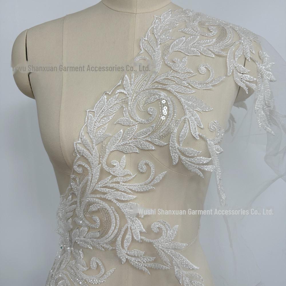 

Вышитое бисером кружево, свадебное платье, фата и детский головной убор своими руками