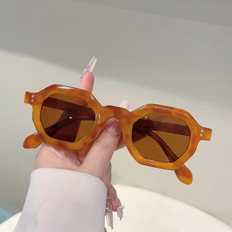 Vintage Small Frame Polygon Square Sunglasses Women For Men Luxury Brand Designer Trendy Punk Shades Ladies Rivet Sun Glasses