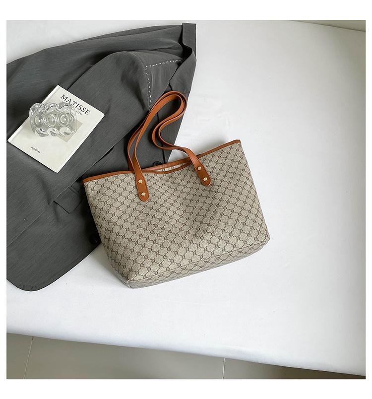 Large Capacity Bag Women's Commuter Personalized Tote Bag 2025 New Retro Printing Trend Shoulder Bag Texture Women's Bag