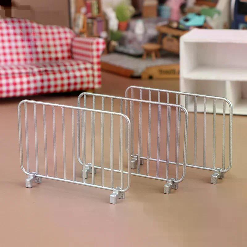 1:12 Dollhouse Simulation Metal Traffic Protective Fence Railing Dollhouse Mini Station Decoration Micro Scene Construction Prop