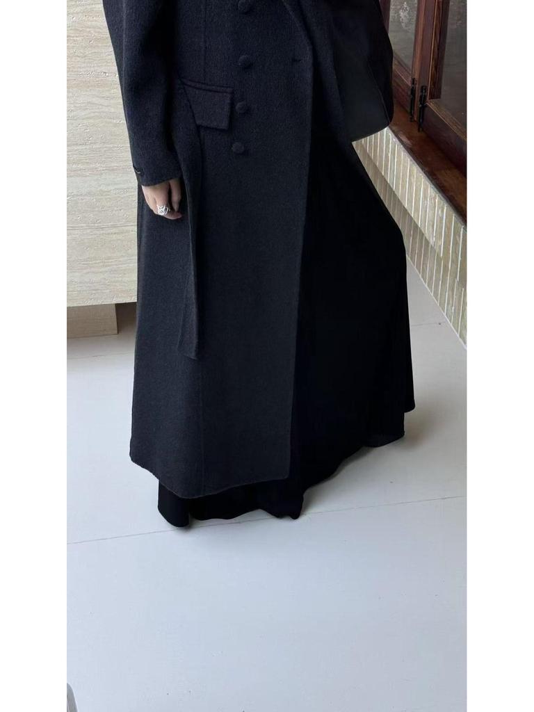 Urban Silhouette: Women's Double-Breasted Wool Coat with Suit Collar, Korean Style Slimming Design for Fall/Winter.