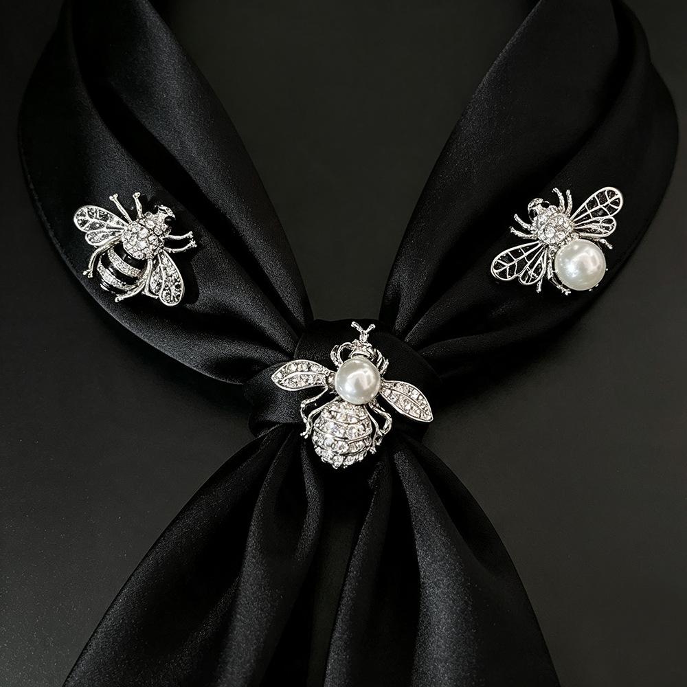 French diamond-encrusted woven glass pearl necklace DIY bee versatile collarbone chain fashion temperament small fragrant style jewelry
