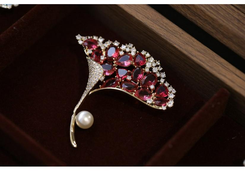 Ginkgo Leaf Pearl Brooch - Elegant Light Luxury Suit Accessory