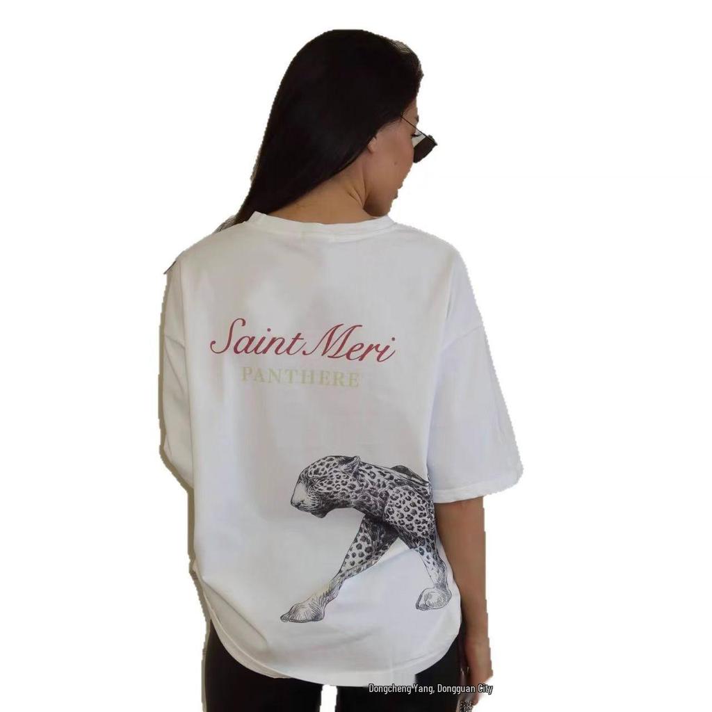 Camiseta de algodón de manga corta holgada con estampado de leopardo: un estilo urbano moderno, fresco y a la moda.
