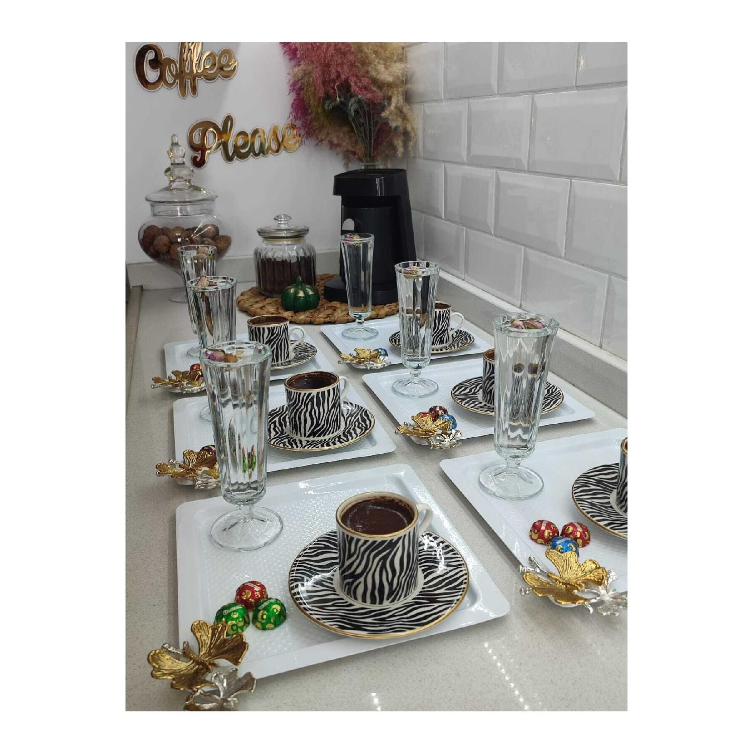 

Білий квадратний піднос з метеликом 6 предметів