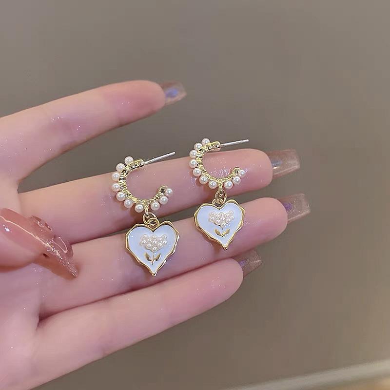 Fashion light luxury simple earrings women's silver light luxury high-end small earrings niche design trendy cool earrings