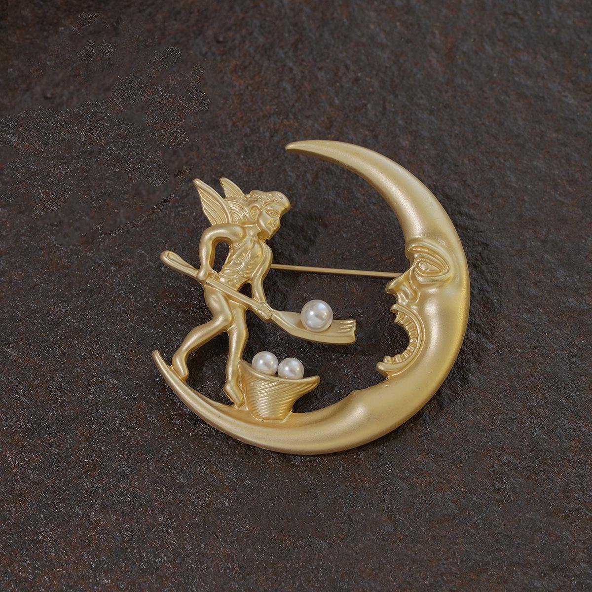 

Винтажная золотая брошь-крест с жемчугом для женщин - в стиле барокко No Size