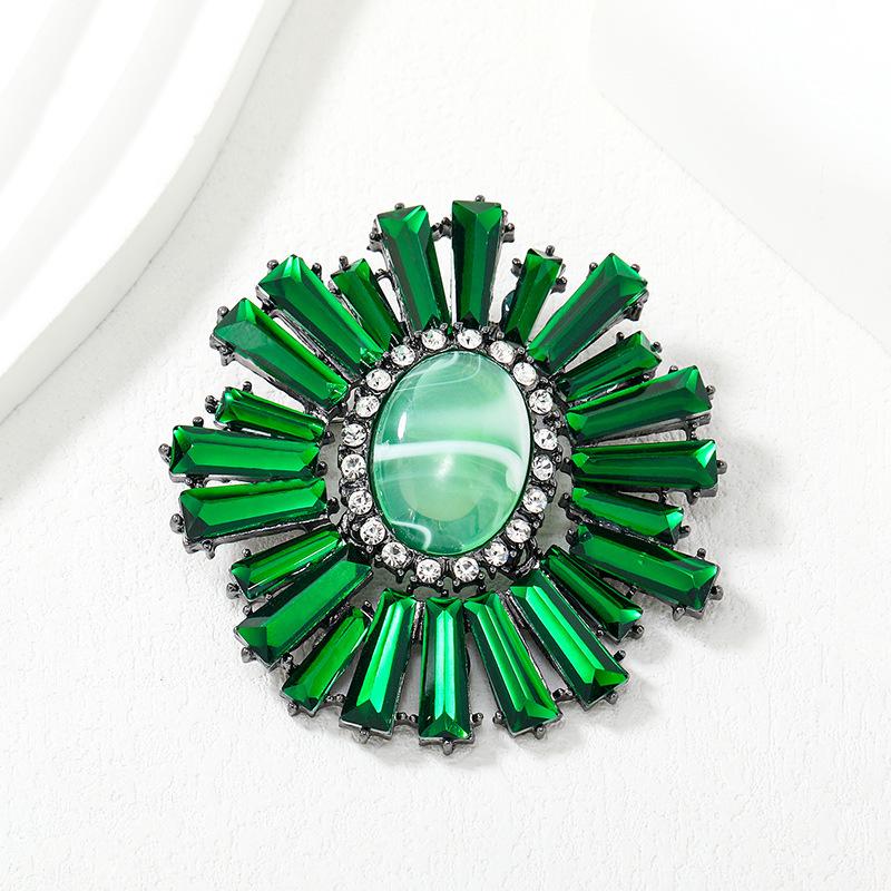 

Vintage Women Men Palace Sun Flower Rhinestone Gorgeous Brooches Pins Middle Classic Unisex Baroque Round Badges Accessories