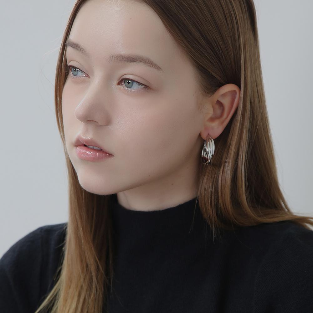 Dieuamour Ocean Curve One-Touch Earrings